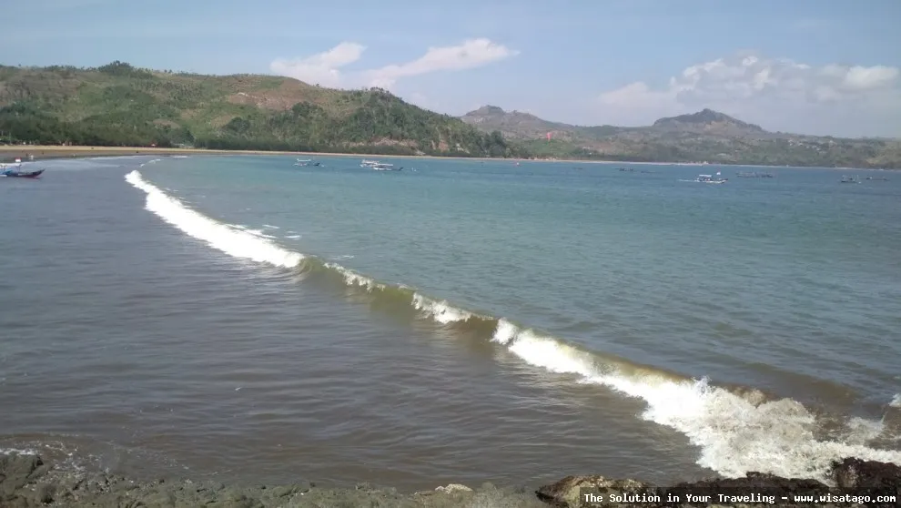 Pantai Tanjung Kait yang menawan.