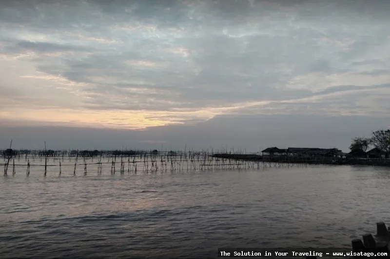 Pantai Tanjung Kait yang menawan.