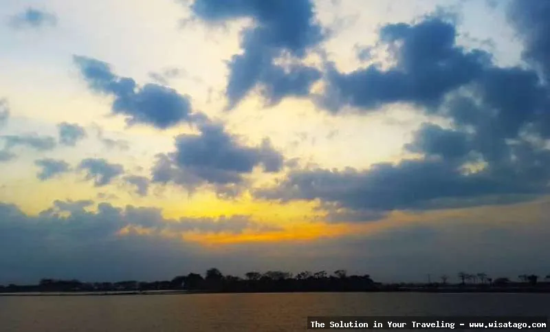 Pantai Tanjung Kait yang indah menawan