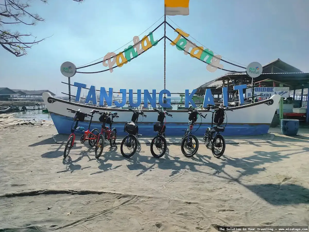 Pantai Tanjung Kait yang indah mempesona