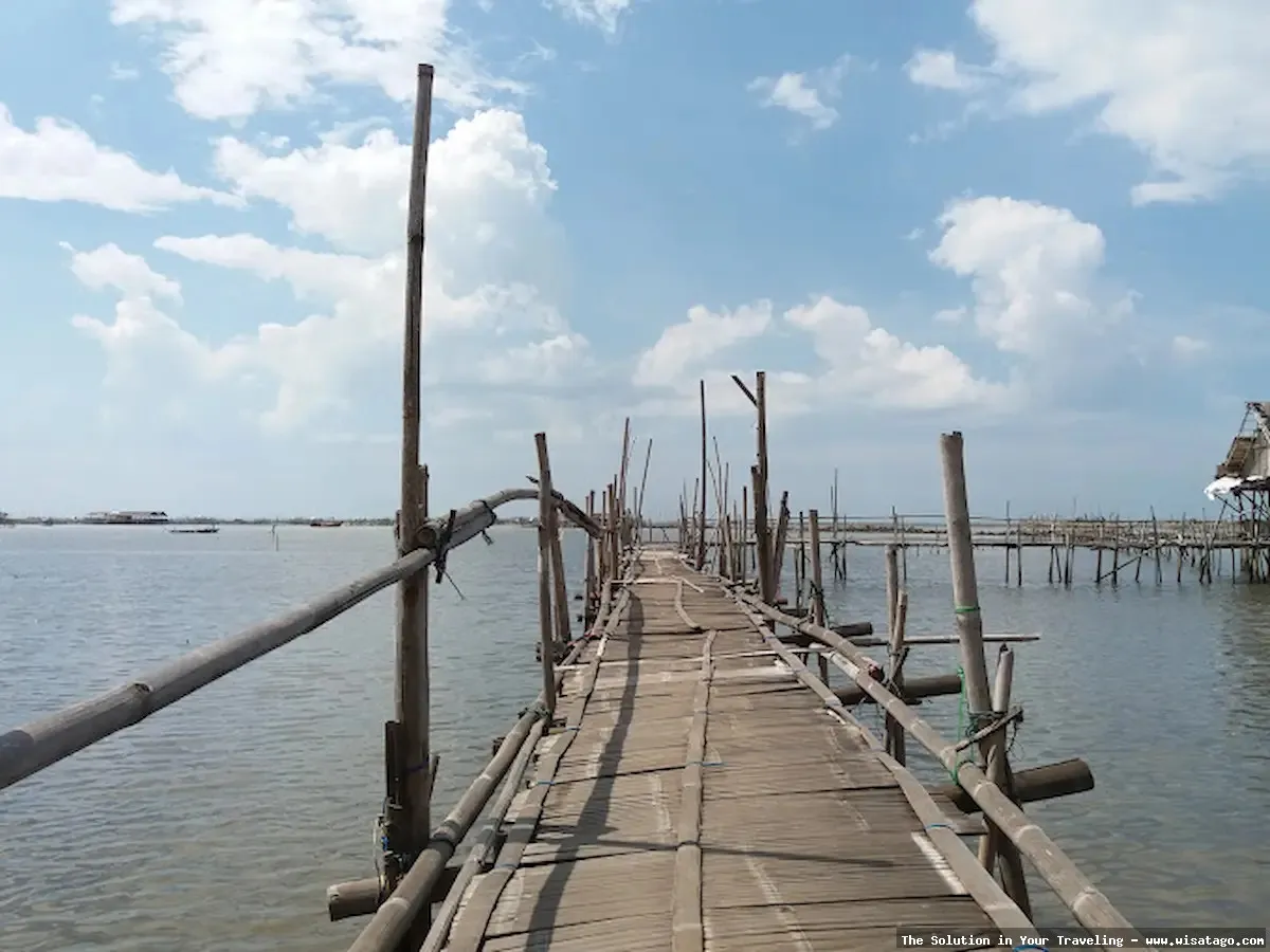 Pantai Tanjung Kait yang indah.