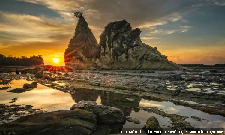 Pantai Tanjung Layar, keindahan alam Banten
