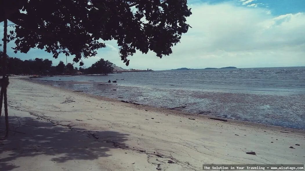 Pantai Tanjung Melolo yang indah mempesona