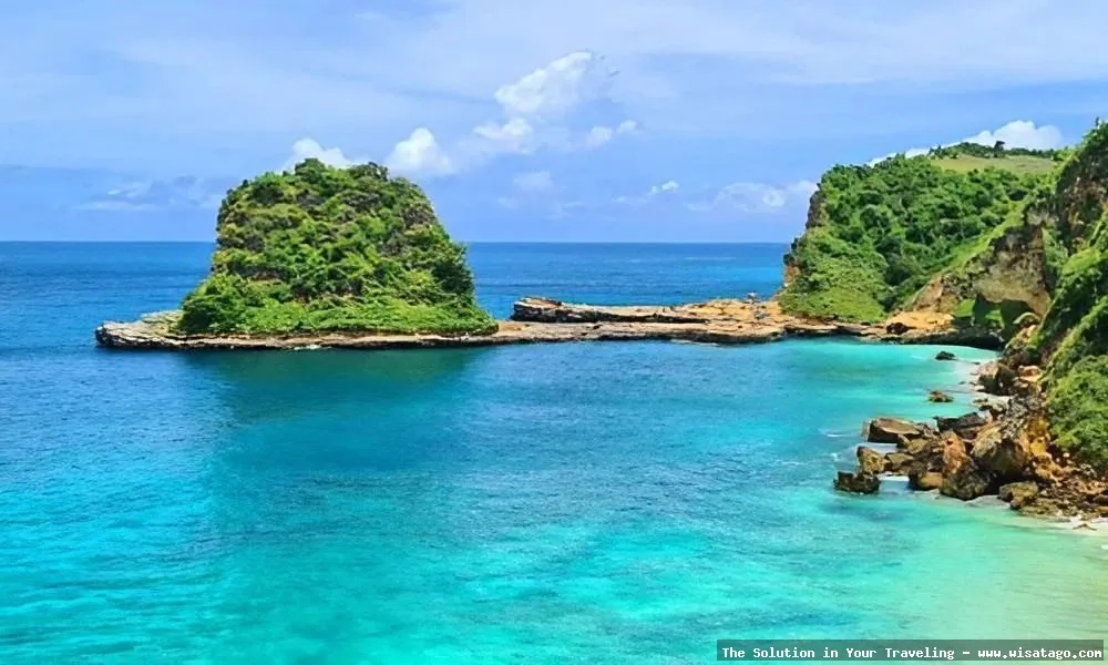 Pantai Tanjung Melolo yang mempesona alami