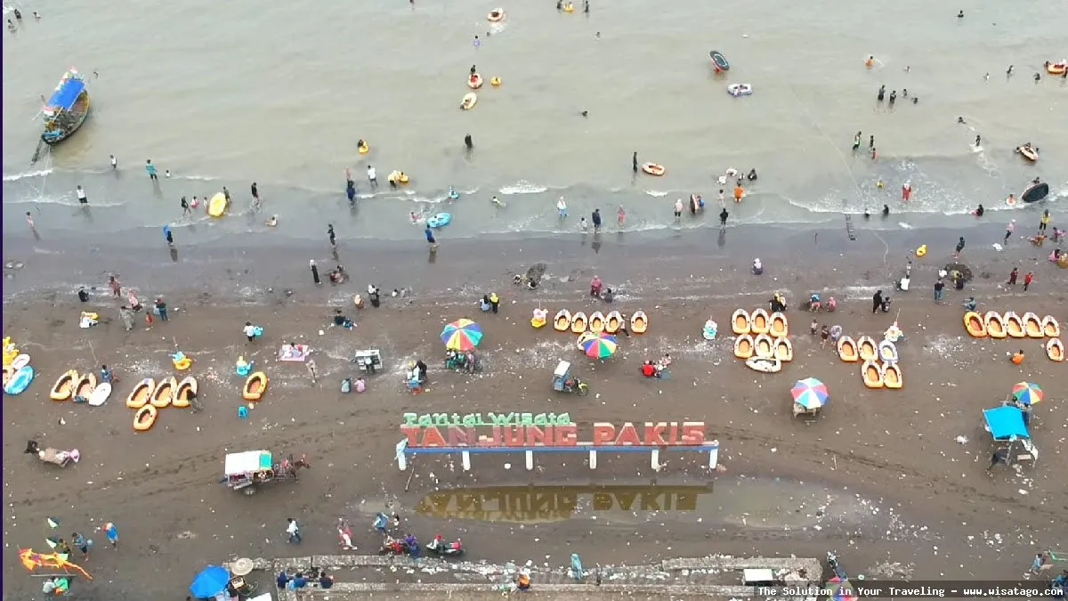 Pantai Tanjung Pakis yang indah mempesona