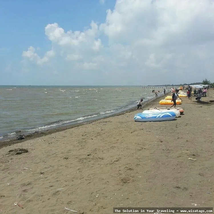 Pantai Tanjung Pakis, pasirnya yang lembut