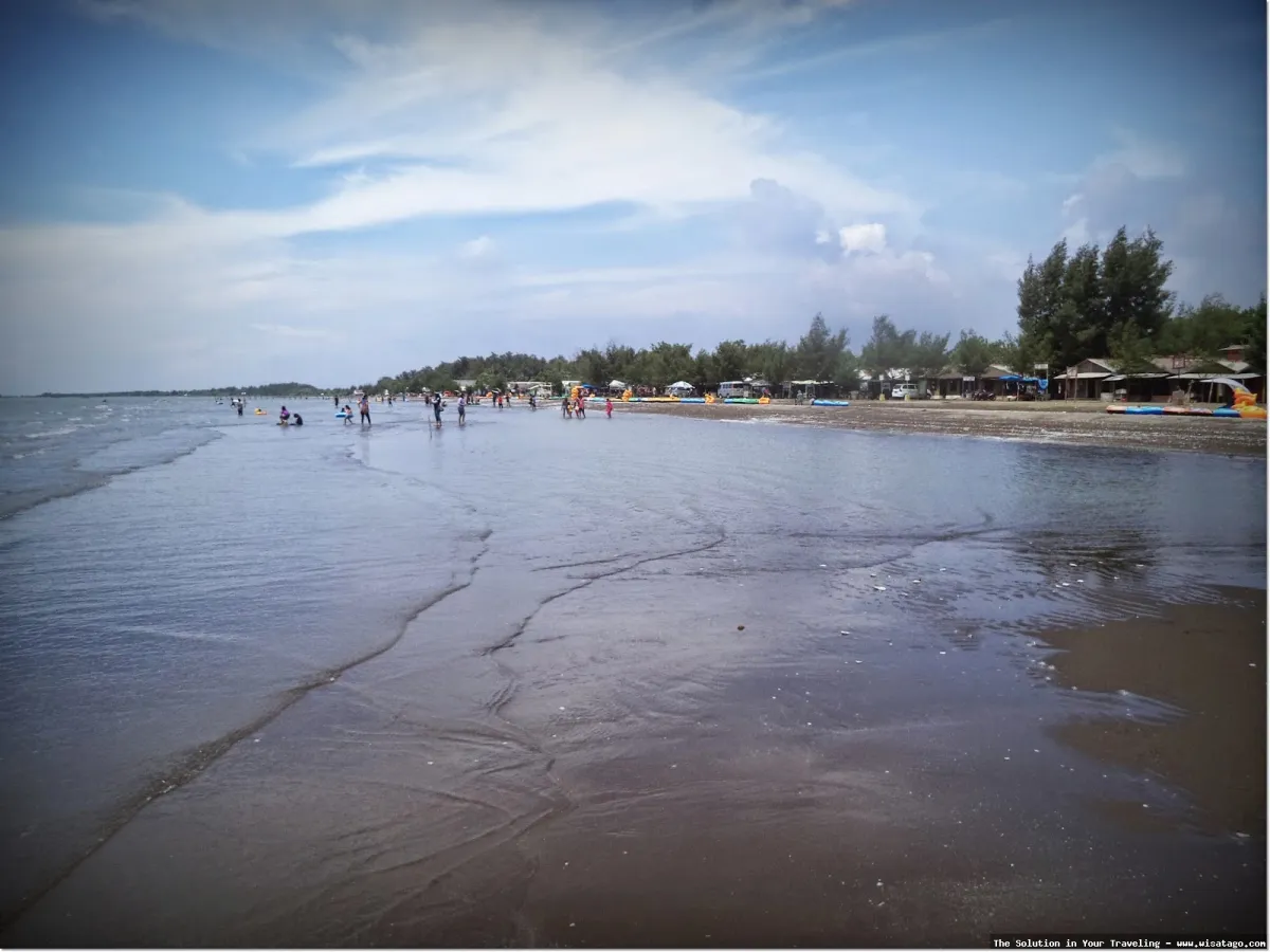 Pantai Tanjung Pakis yang indah menawan