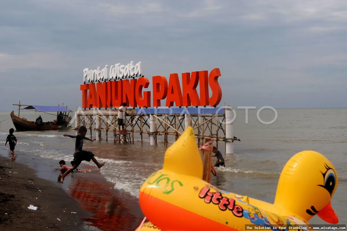 Pantai Tanjung Pakis Karawang yang indah