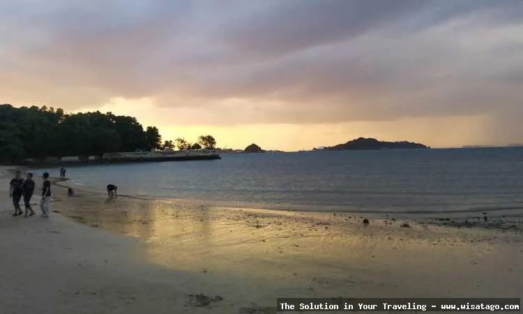 Pantai Tanjung Pinggir: Tips, Harga Tiket, Kuliner, Lokasi, Fasilitas dan Spot Pantai Tanjung Pinggir: Tips, Harga Tiket, Kuliner, Lokasi, Fasilitas dan Spot