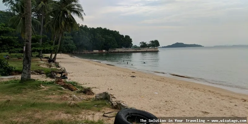 Pantai Tanjung Pinggir yang menawan.