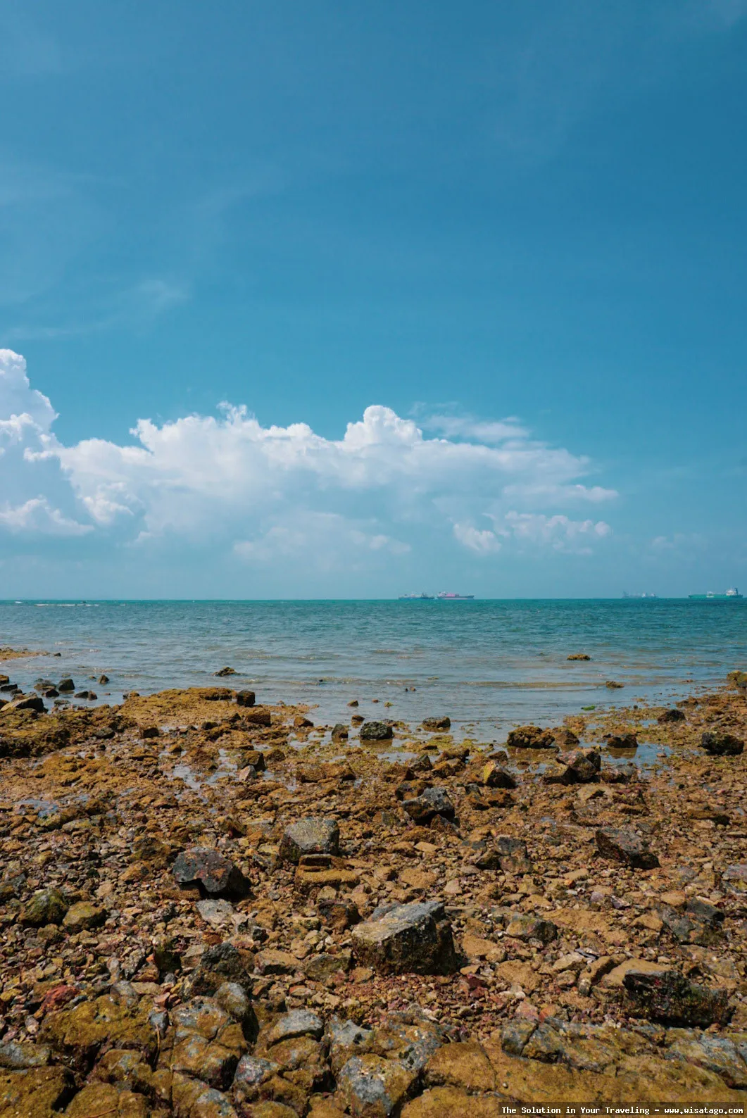 Pantai Tanjung Pinggir yang menawan.