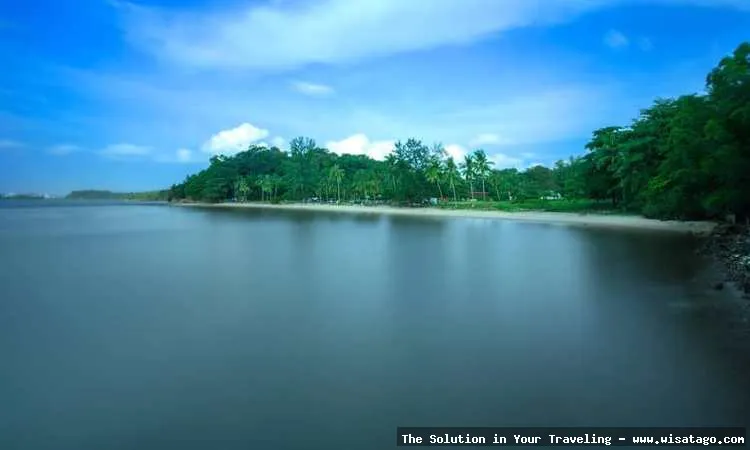 Pantai Tanjung Pinggir yang menawan.