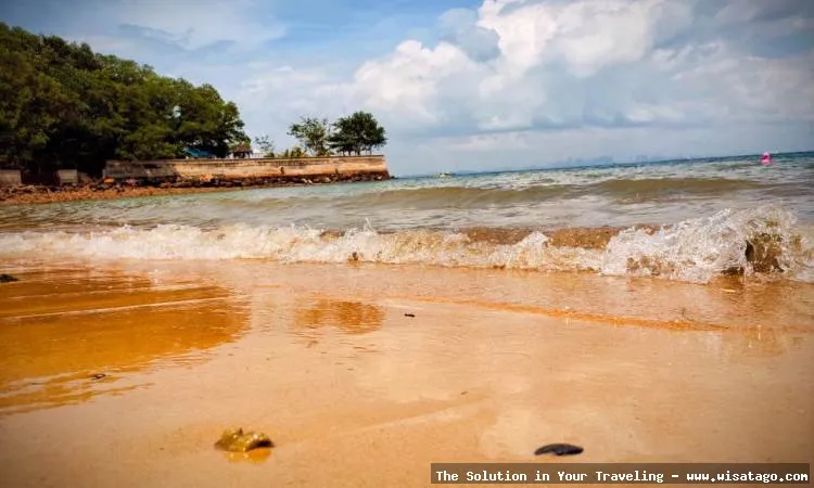 Pantai Tanjung Pinggir yang menawan hati