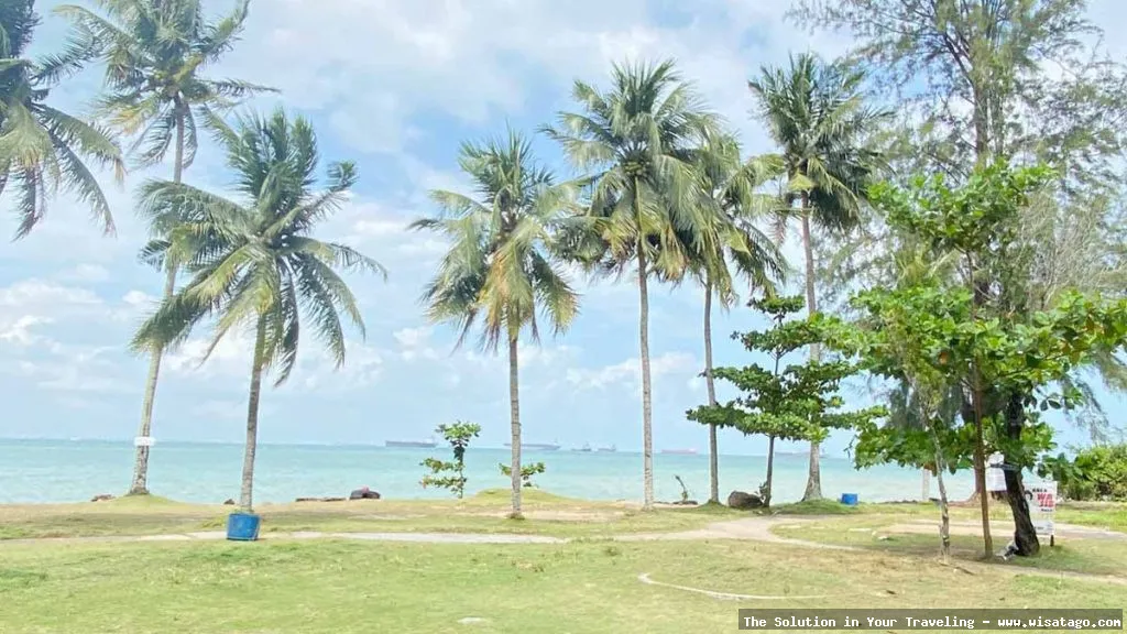 Pantai Tanjung Pinggir yang menawan.