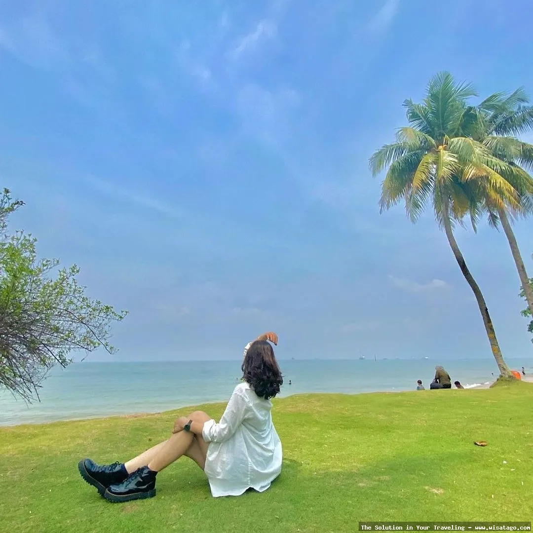 Pantai Tanjung Pinggir yang menawan