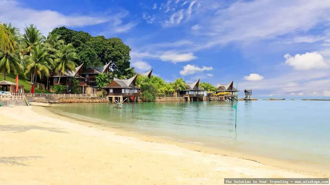 Pantai Tanjung Pinggir yang menawan.