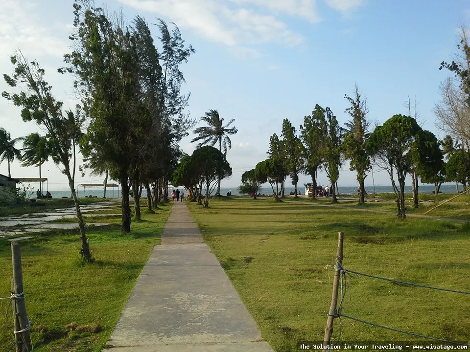 Pantai Tanjung Pinggir yang menawan.