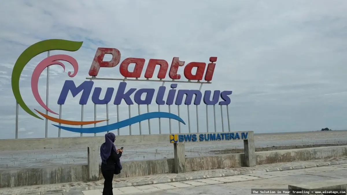 Pantai Tanjung Sawang indah mempesona