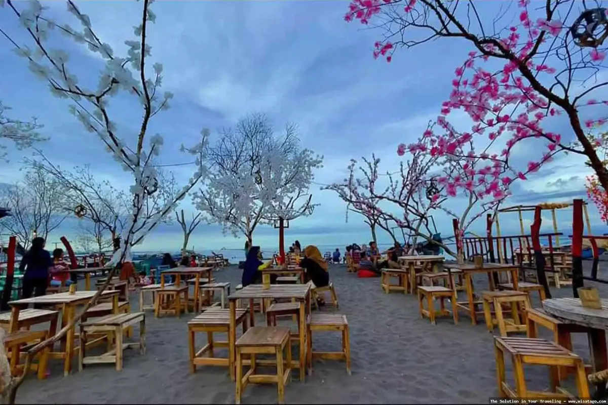Pantai Tanjung Sawang indah mempesona