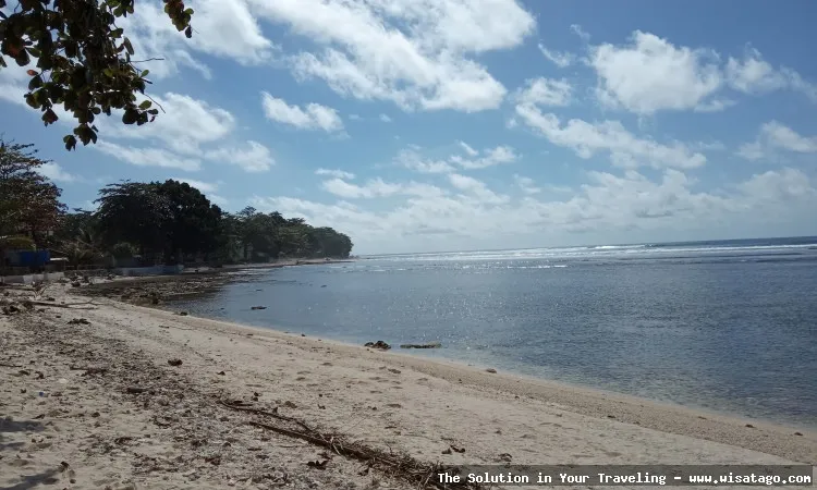 Pantai Tanjung Setia, ombaknya memukau.