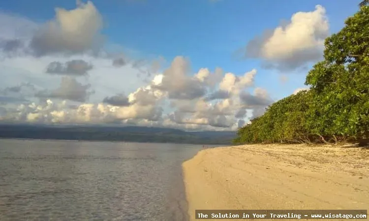 Pantai Tanjung Setia, ombak menantang.