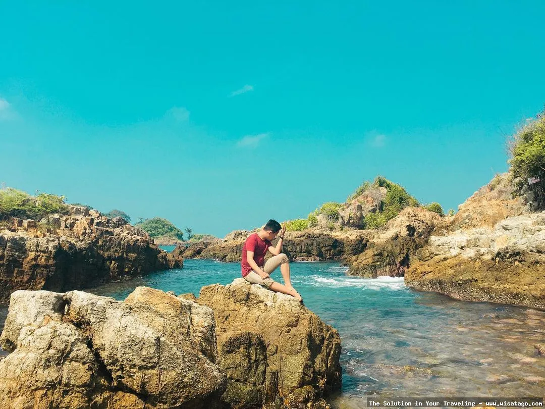 Pantai Tapak Kera dengan pasir putih