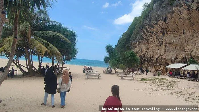 Pantai Tebing Lampuuk, pemandangan indah.