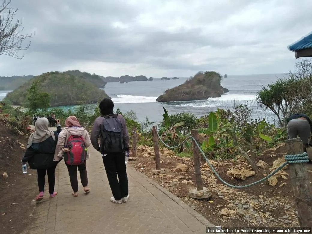 Pantai Teluk Asmara: Tips, Harga Tiket, Kuliner, Lokasi, Fasilitas dan Spot Pantai Teluk Asmara: Tips, Harga Tiket, Kuliner, Lokasi, Fasilitas dan Spot