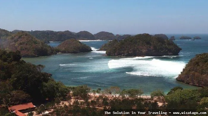 Pantai Teluk Asmara, pemandangan indah.