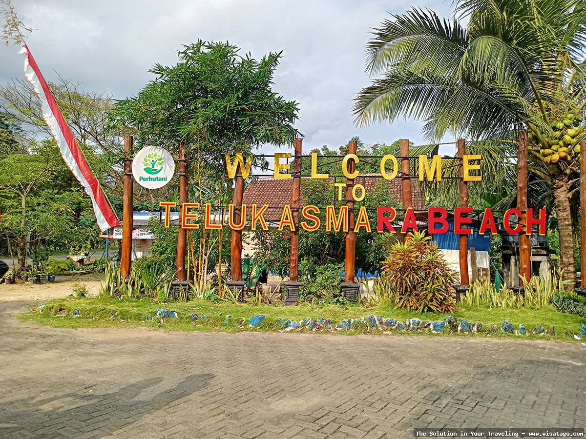 Pantai Teluk Asmara yang menawan hati