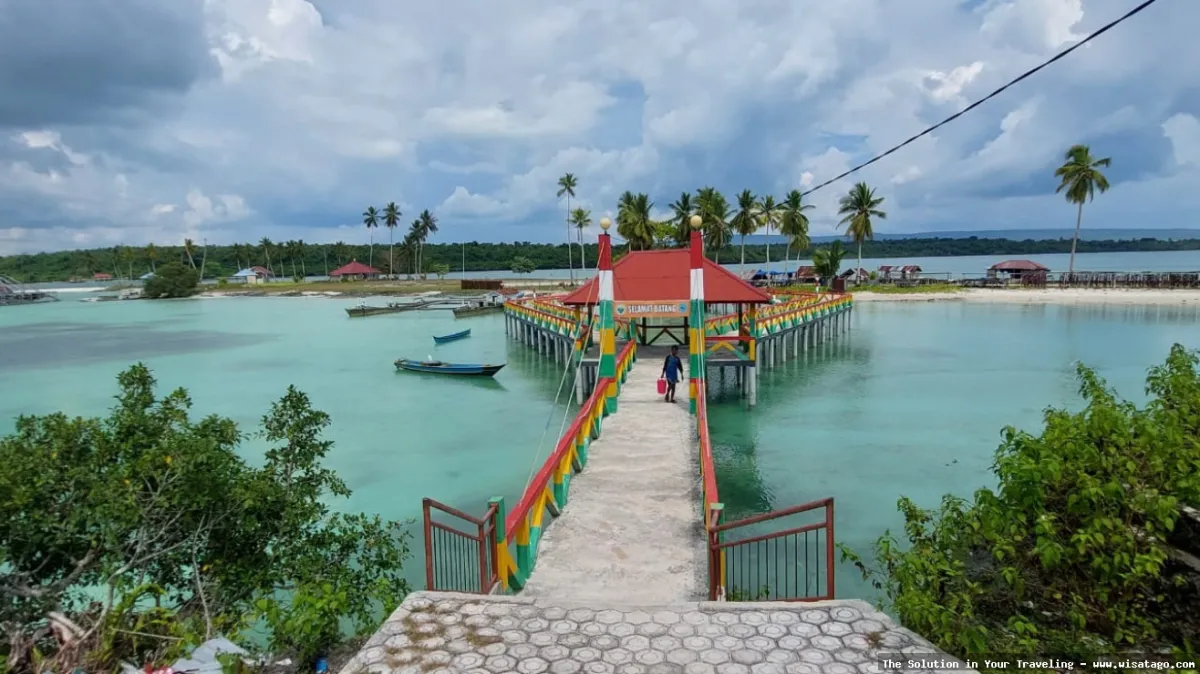 Pantai Teluk Buton, pemandangan indah memukau