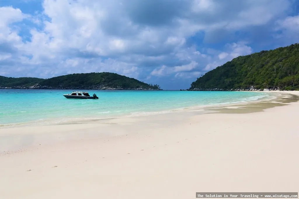 Pantai Teluk Buton indah mempesona