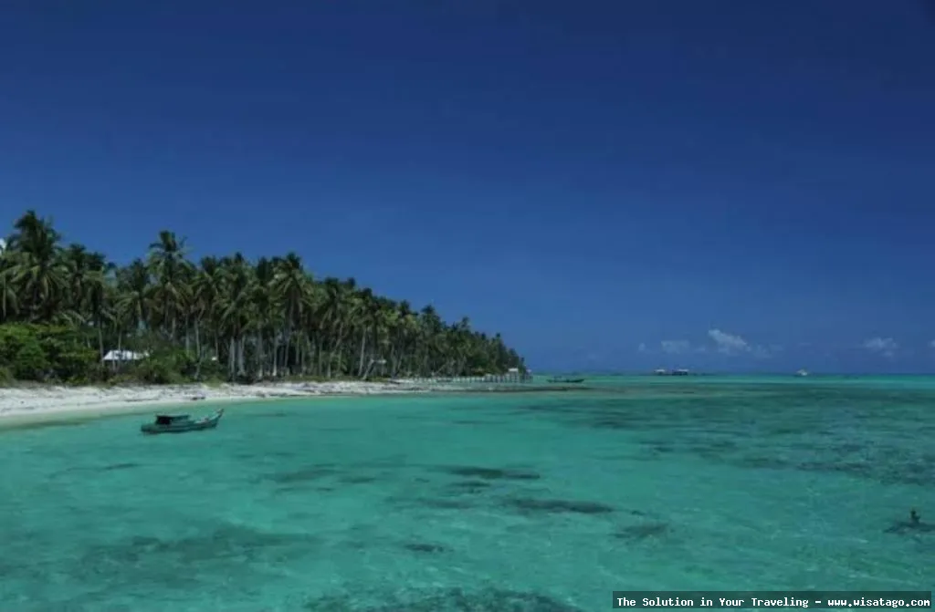 Pantai Teluk Buton, pasir putih memukau