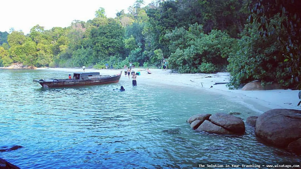 Pantai Teluk Deras, pesona alam indah