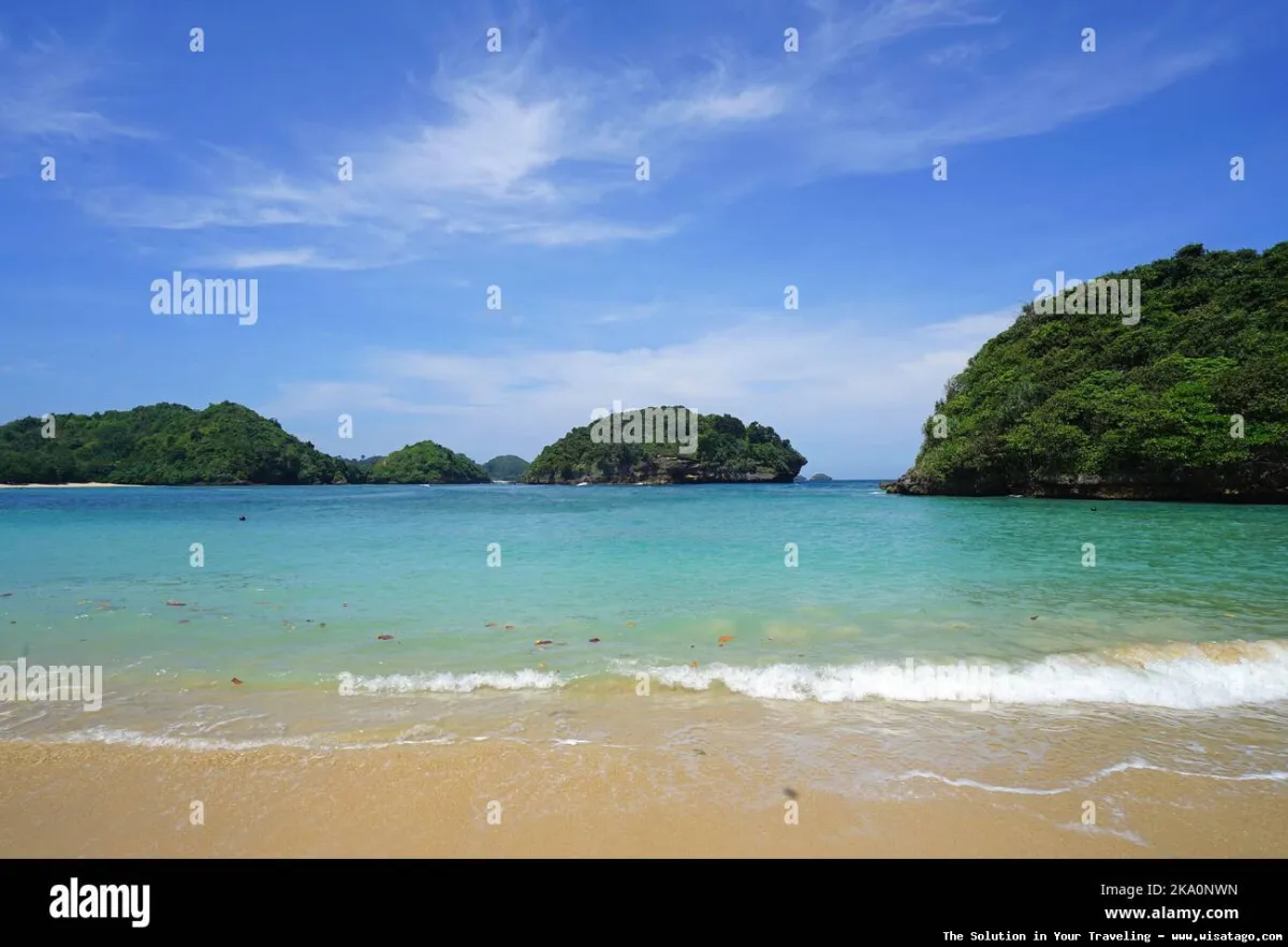 Pantai Teluk Empuk, pasir putih menawan