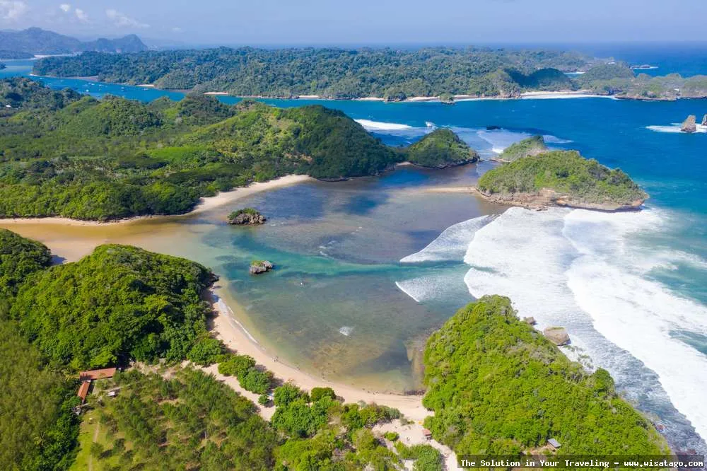 Pantai Teluk Empuk, keindahan alami Pacitan