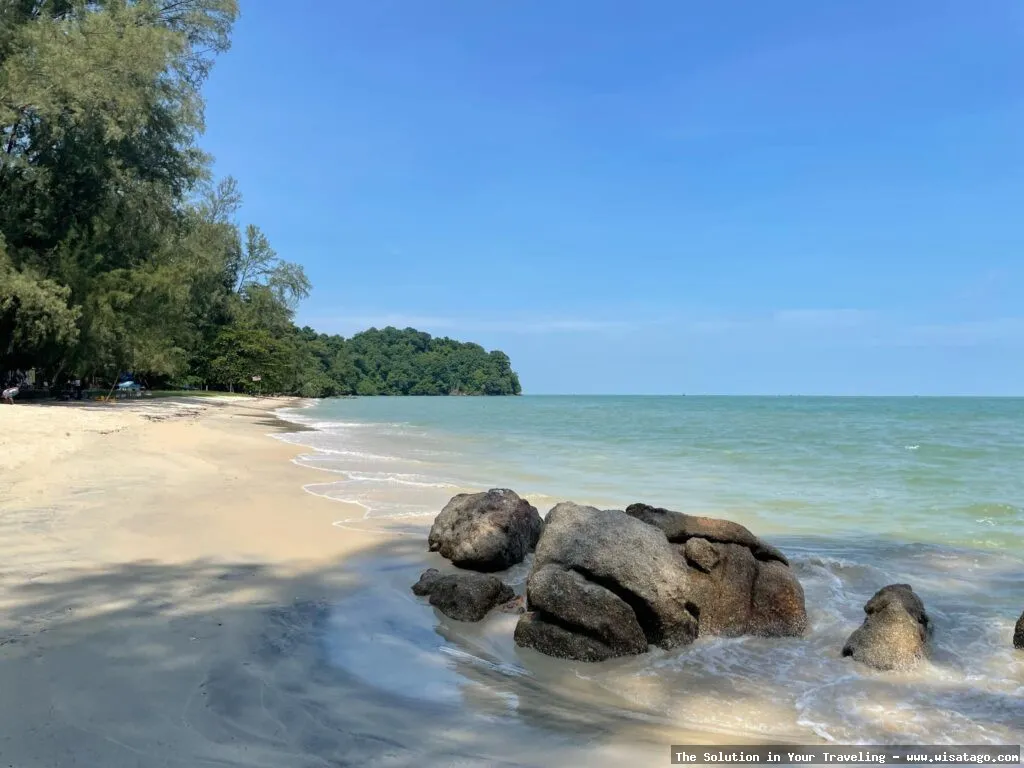 Pantai Teluk Empuk yang menawan