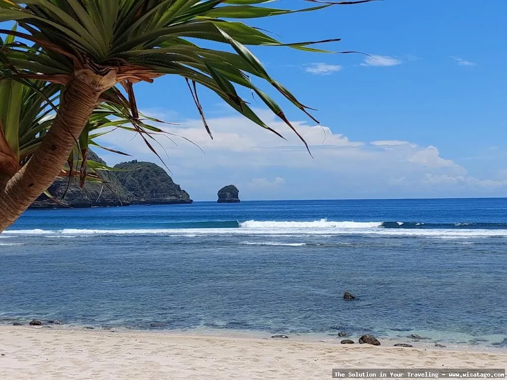 Pantai Teluk Mabuk, pesona alam tersembunyi