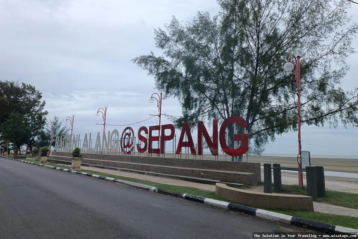 Pantai Teluk Sepang yang indah mempesona