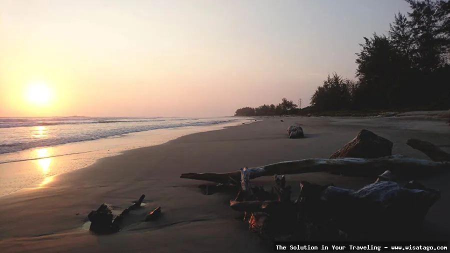 Pantai Teluk Sepang yang indah menawan