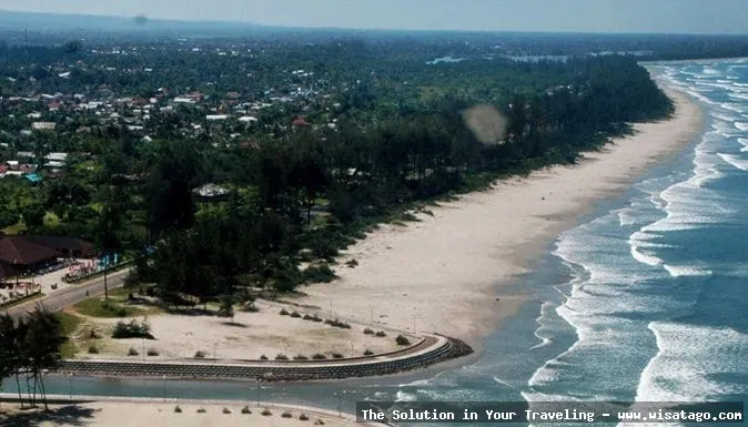 Pantai Teluk Sepang yang indah mempesona