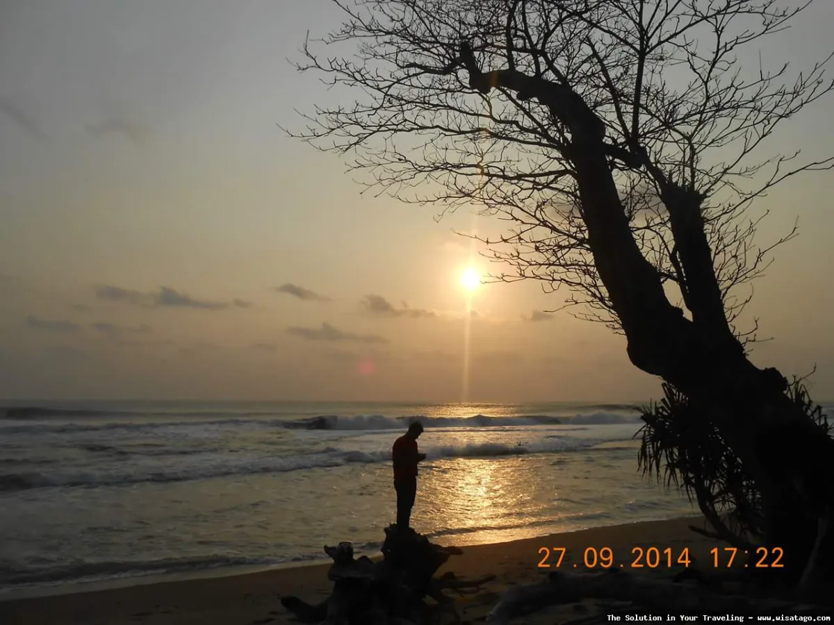 Pantai Teluk Sepang yang indah mempesona