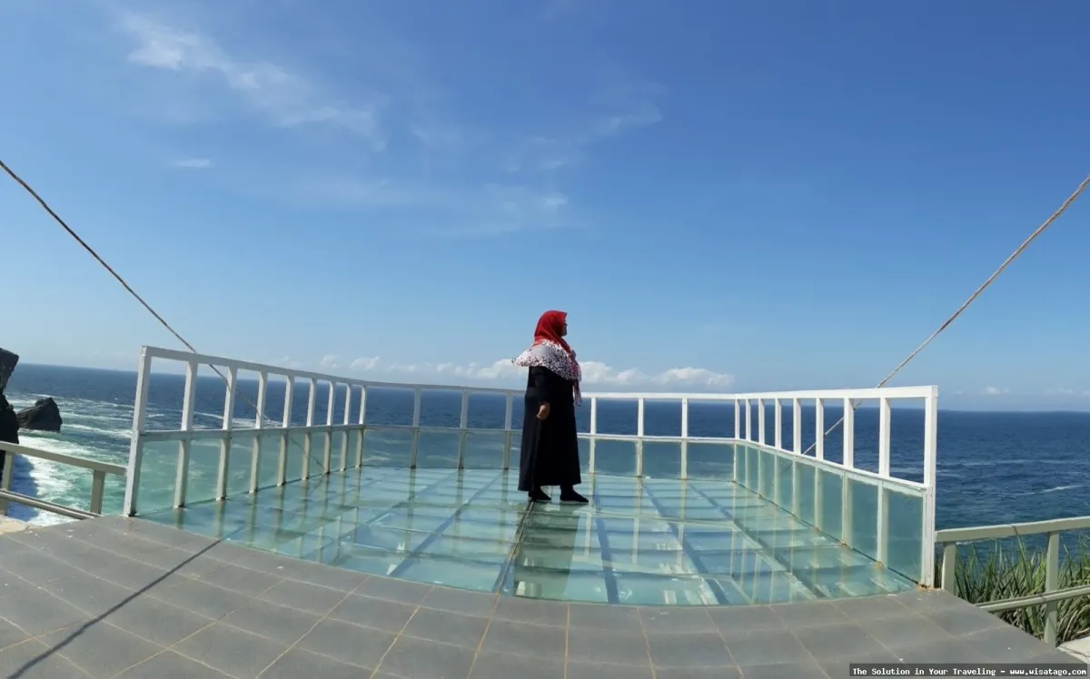 Pantai Teras Kaca yang memukau
