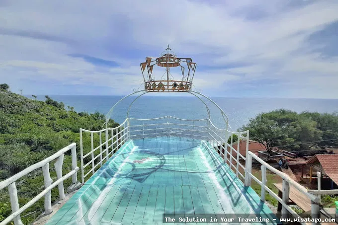 Pantai Teras Kaca yang memukau