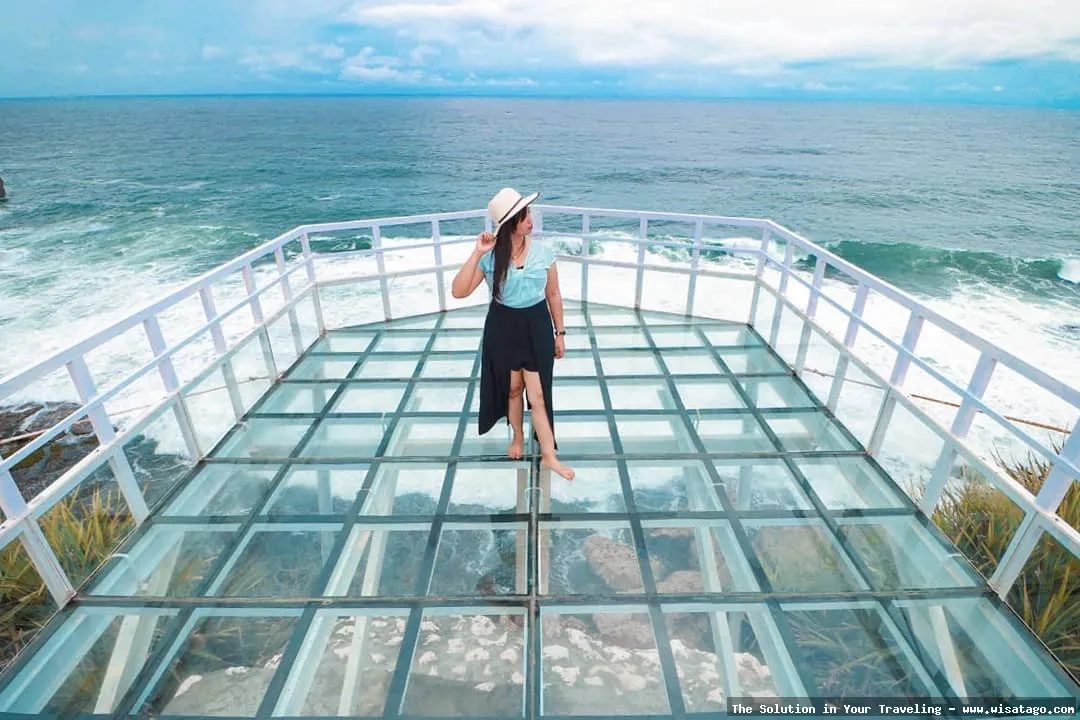 Pantai Teras Kaca yang memukau