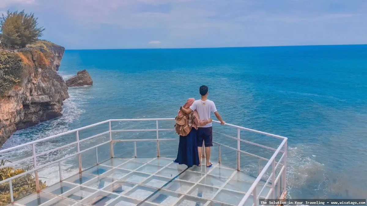 Pantai Teras Kaca yang memukau