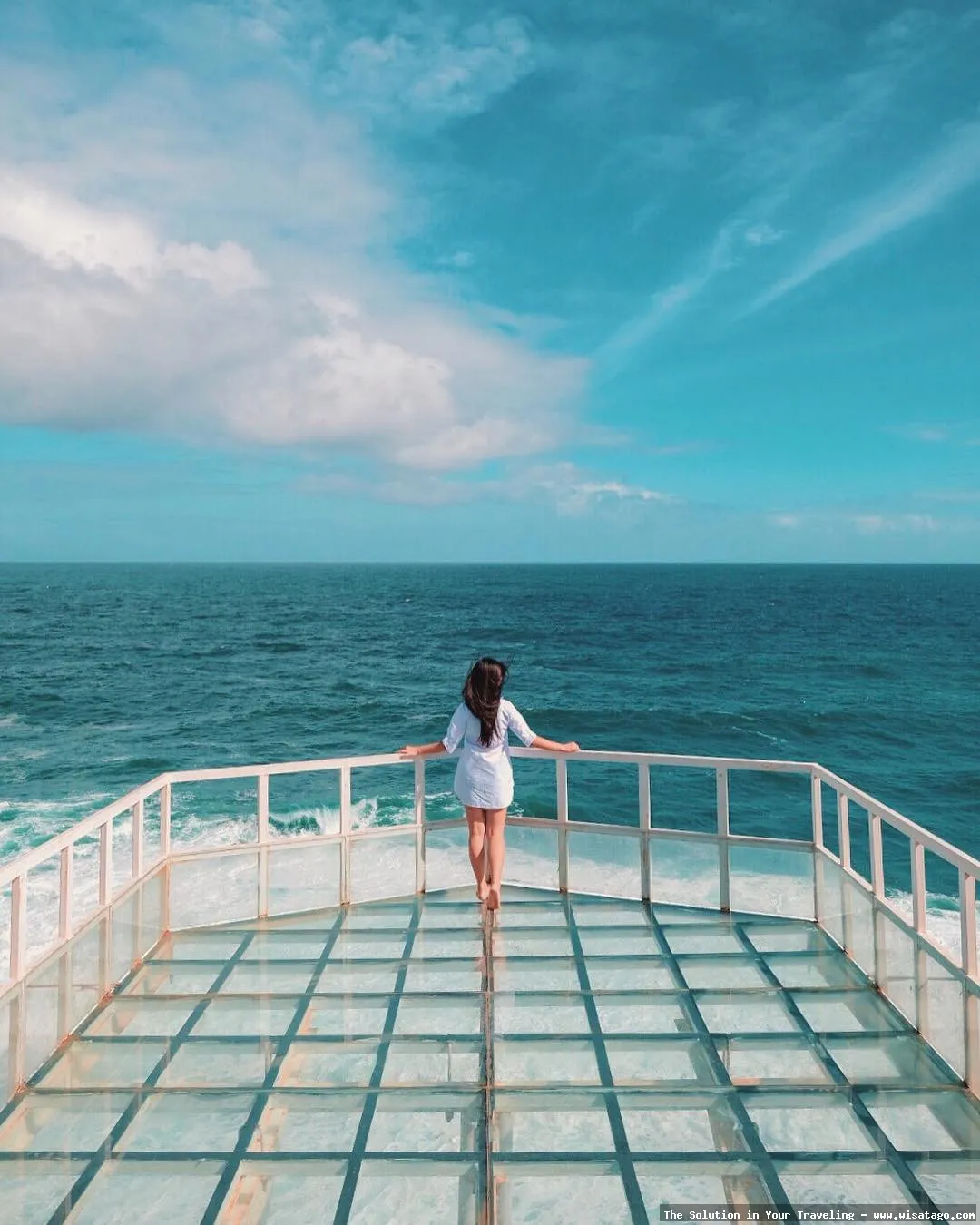 Pantai Teras Kaca yang memukau