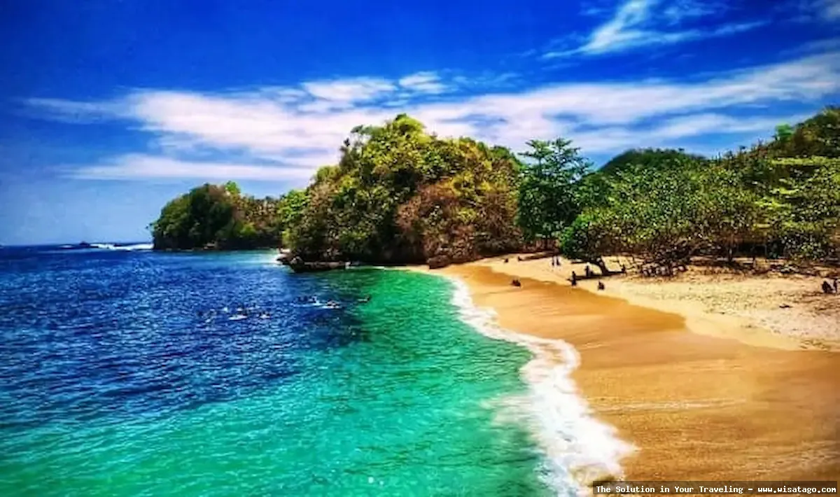 Pantai Tiga Warna, keindahan memukau.