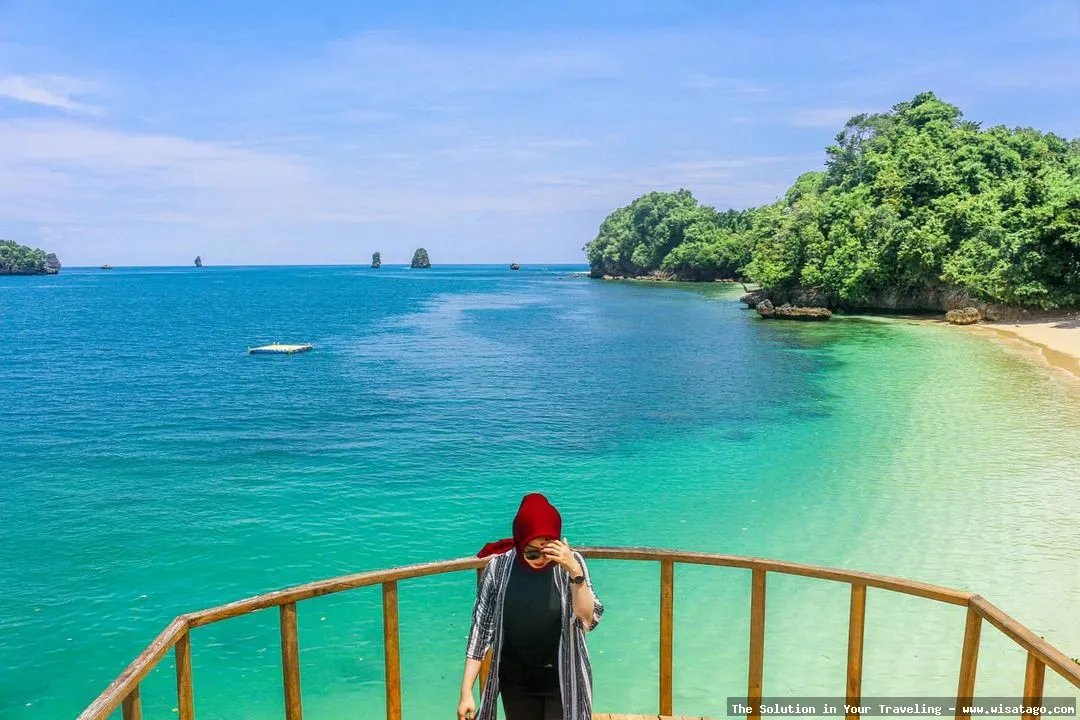 Pantai Tiga Warna Malang nan indah
