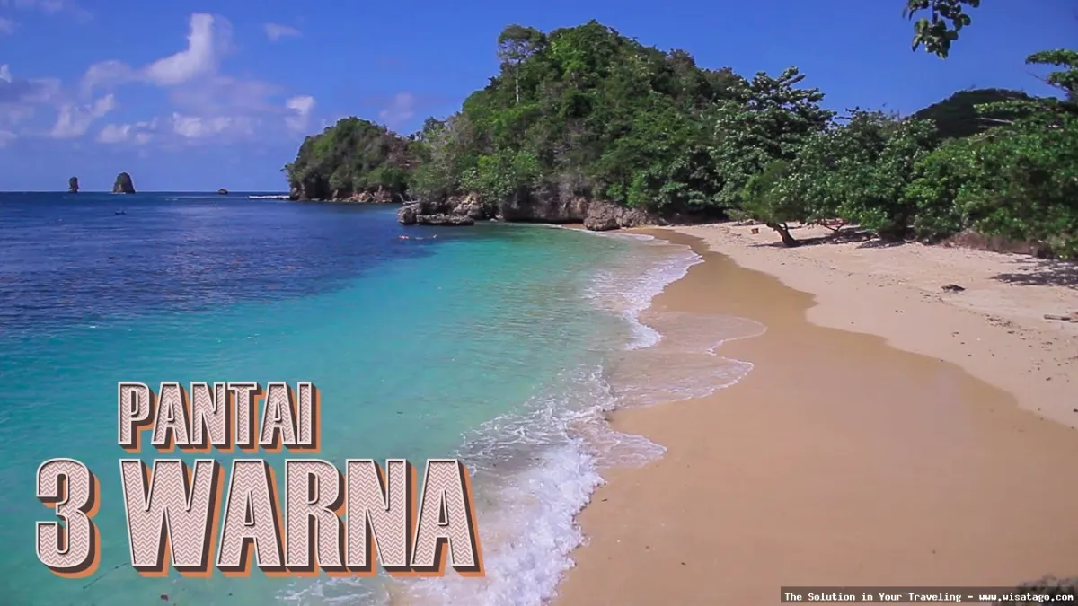Pantai Tiga Warna Malang yang indah
